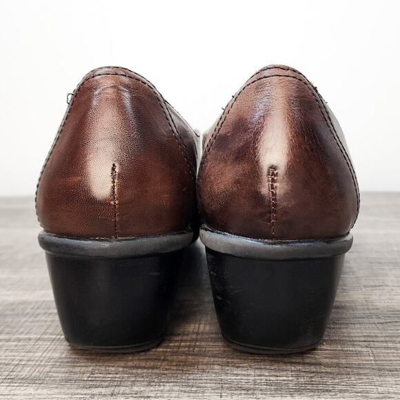 Clarks Dark Brown Slip On Heeled Loafer Style Shoes Size 9 Comfort Neutral Comfy - Picture 5 of 6